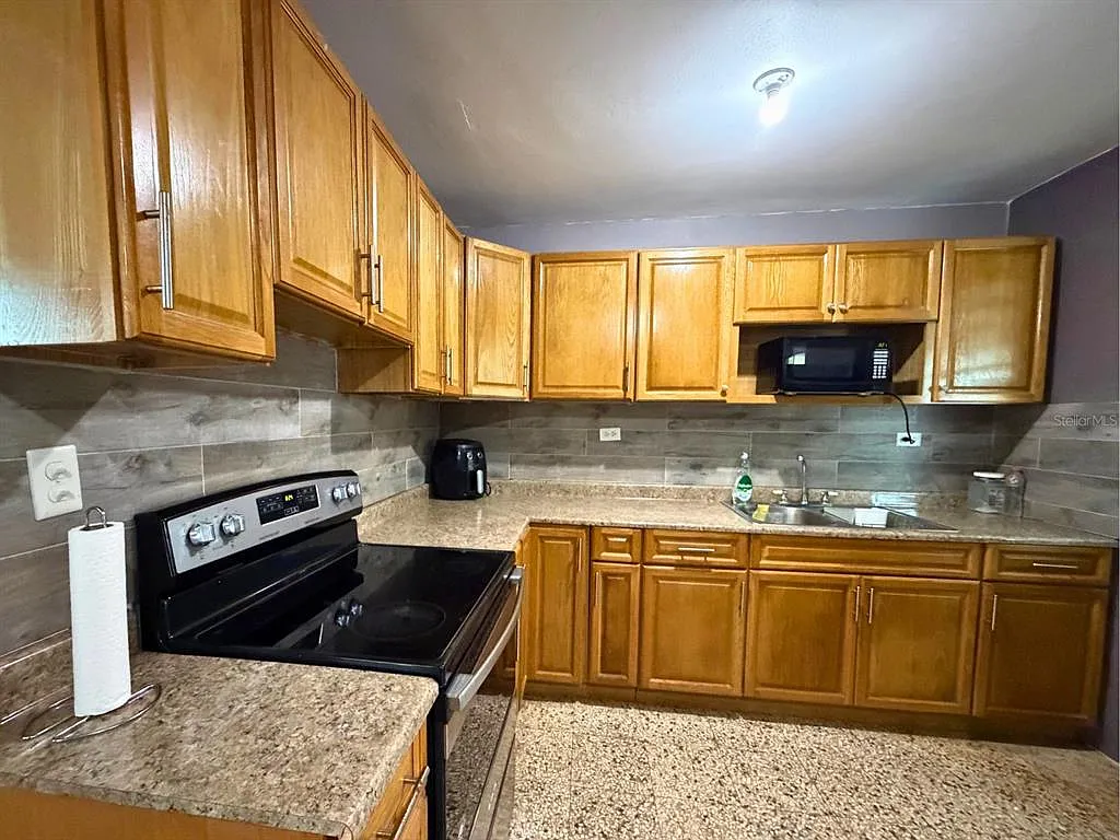 3 bed, 2.0 bath, 806 sqft, $1,700 — Photo 4