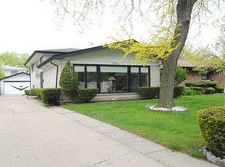 7322 N Lowell Ave, Lincolnwood, IL