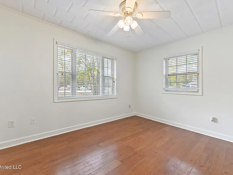 633 Keller St — Photo 9