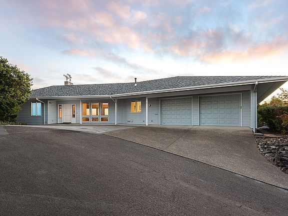 3rd image of 430 SE Scenic Loop