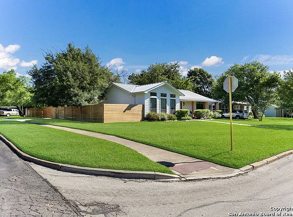 5th image of 203 Harmon Dr