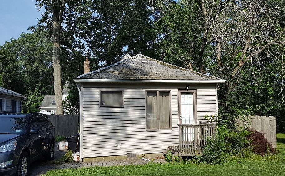 1st image of 48 Upton Dr