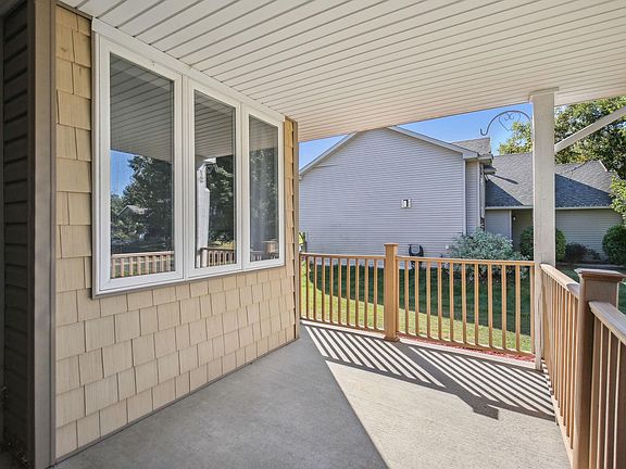 3rd image of 15755 Foxhill Ave N