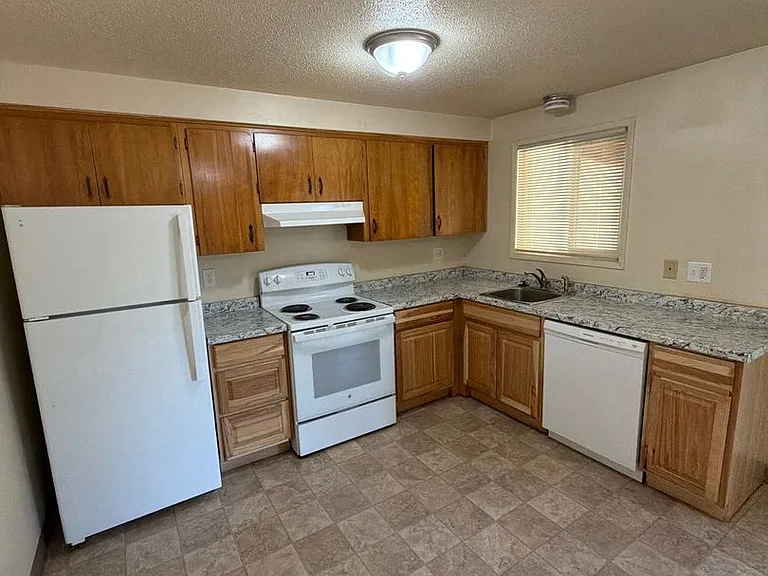 2610 Taylor St — Photo 7