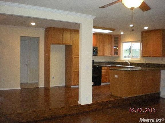 2nd image of 2954 Coventry Dr