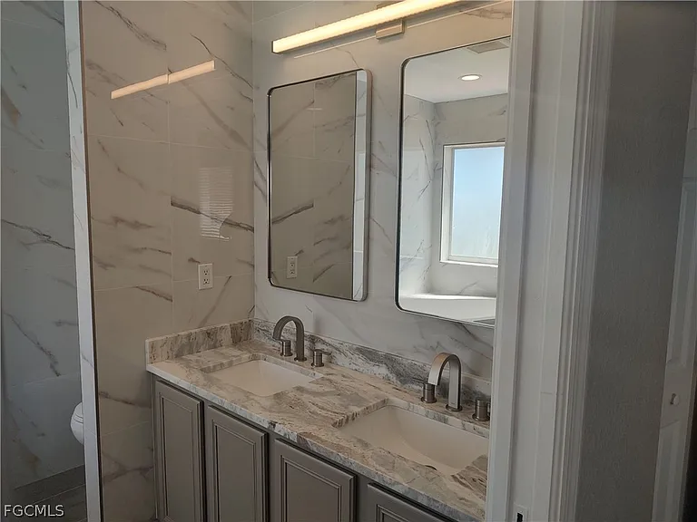 2434 Laurentina Ln — Photo 10