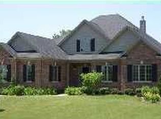 5N678 Trail Ridge Dr, St Charles, IL 60175