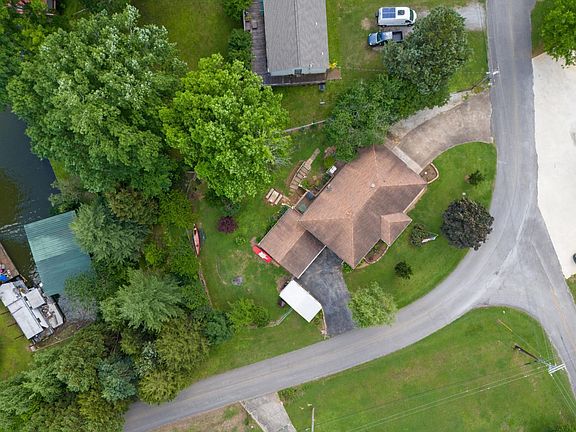 3rd image of 406 Aqua Vista Dr