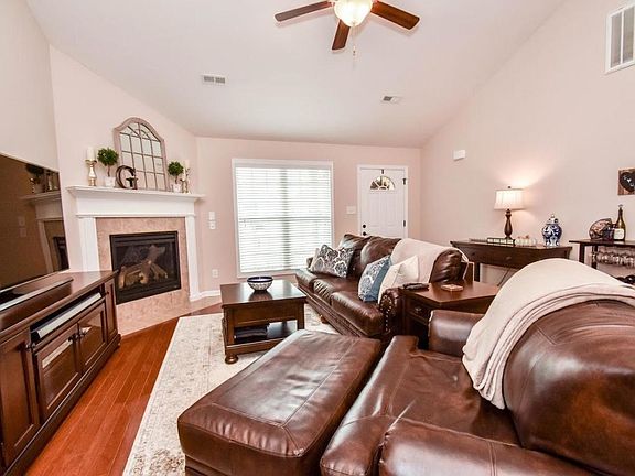3rd image of 2300 Ancient Oak Ln