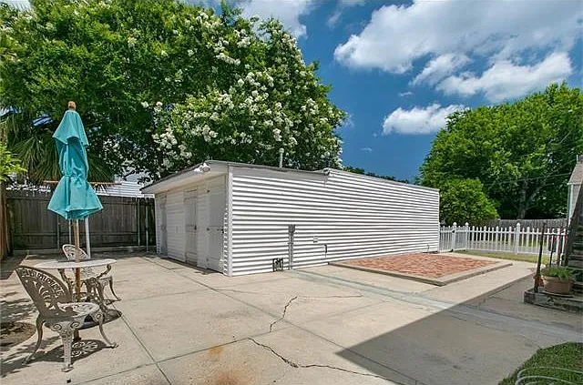 3328 Robert St — Photo 13