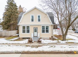 902 W Bent Ave, Oshkosh, WI 54901