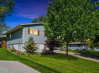 216 Letsch Rd, Waterloo, IA 50701