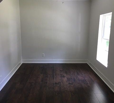 4th image of 1106 E Fayle St