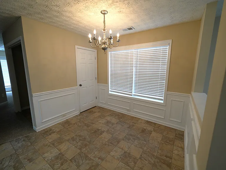 221 Alton Cir — Photo 4