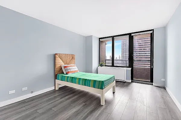 Rented by R New York | media 53