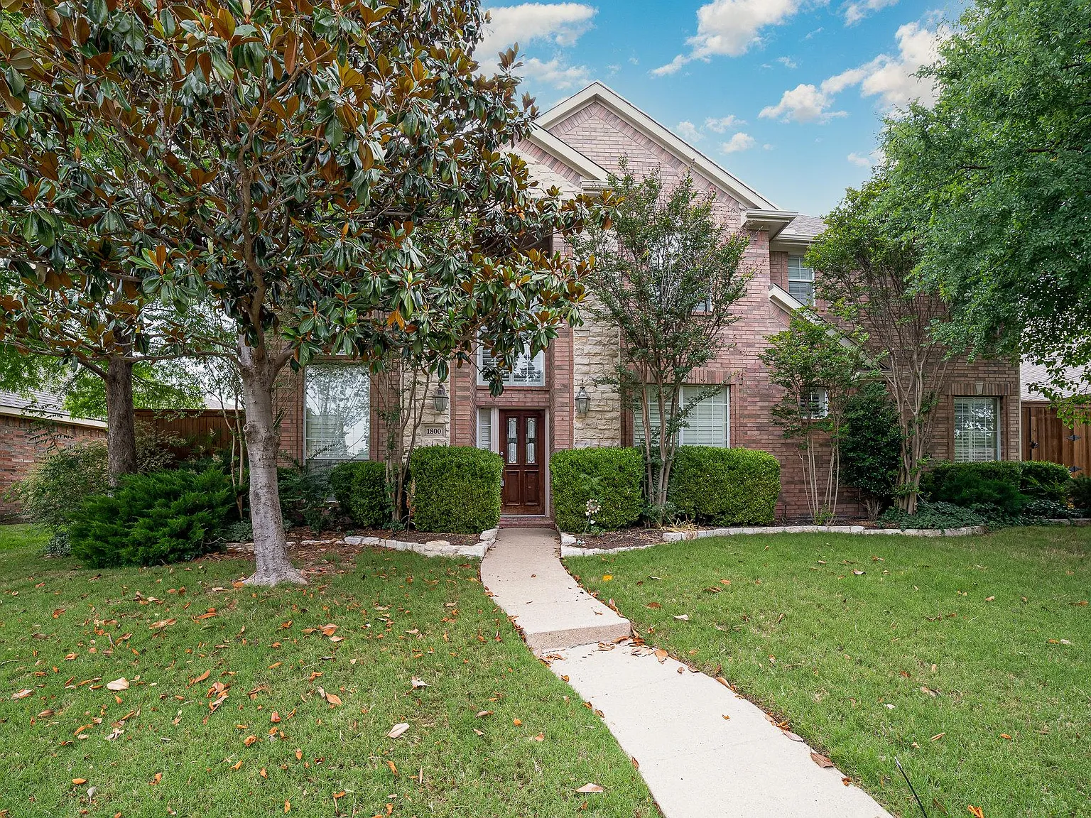 1800 Montura Ln — Photo 2