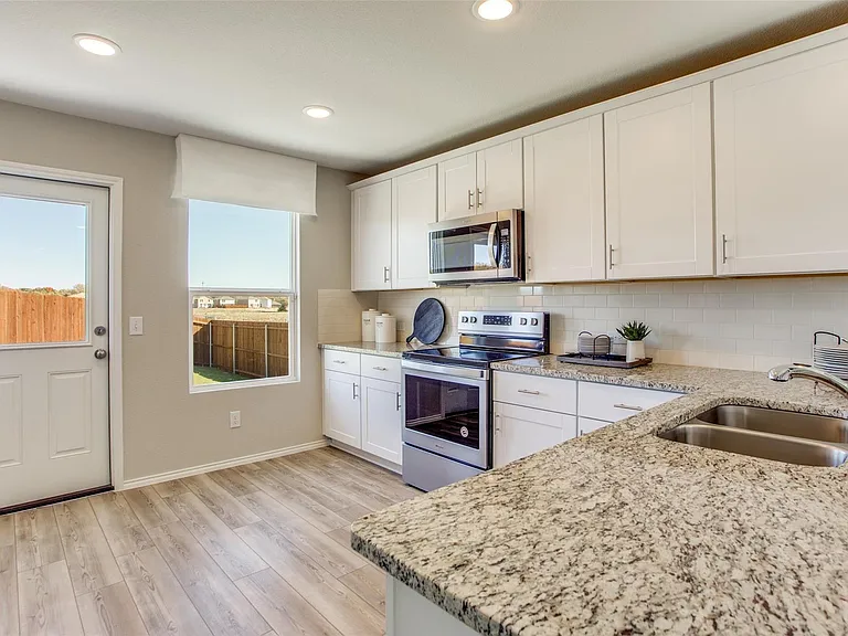 818 Table Rock St — Photo 5