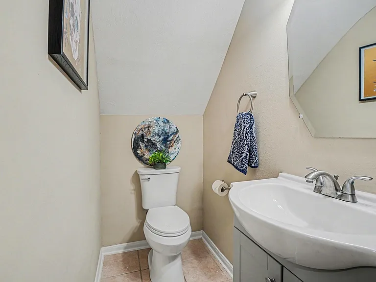 819 Davis Rd — Photo 5