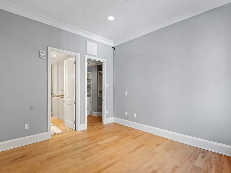 421 Chestnut St #404 — Photo 19