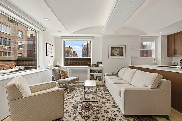 Sold by Compass | media 21