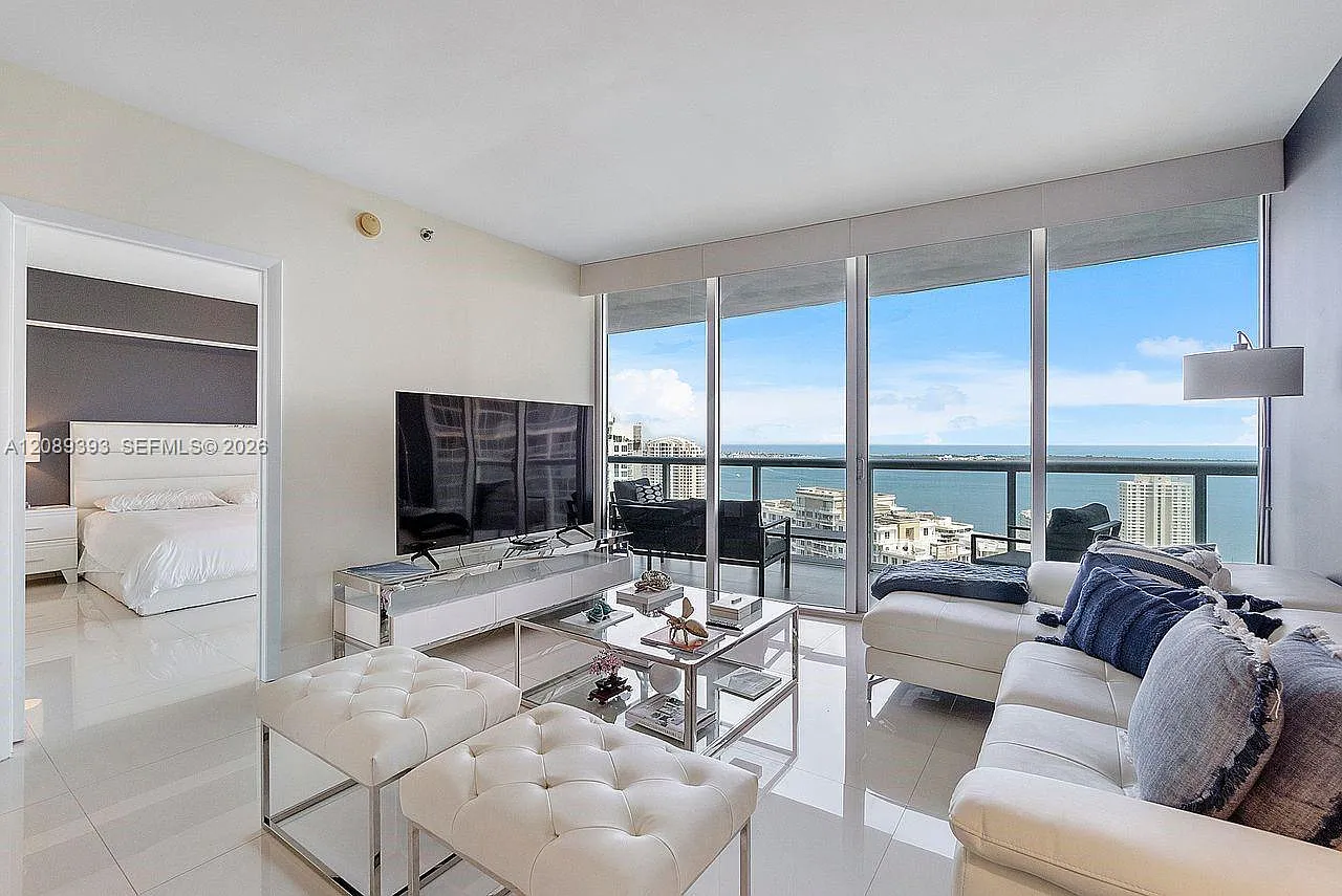 Iconbrickell Condo No 1 — Photo 3
