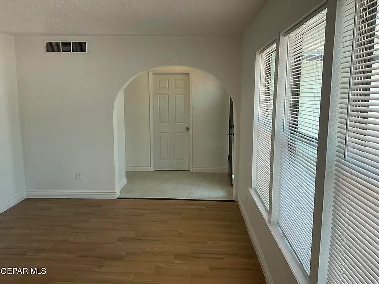 335 Flynn Dr — Photo 4