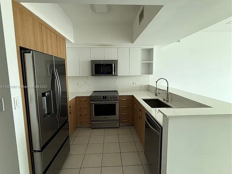 140 S Dixie Hwy — Photo 14