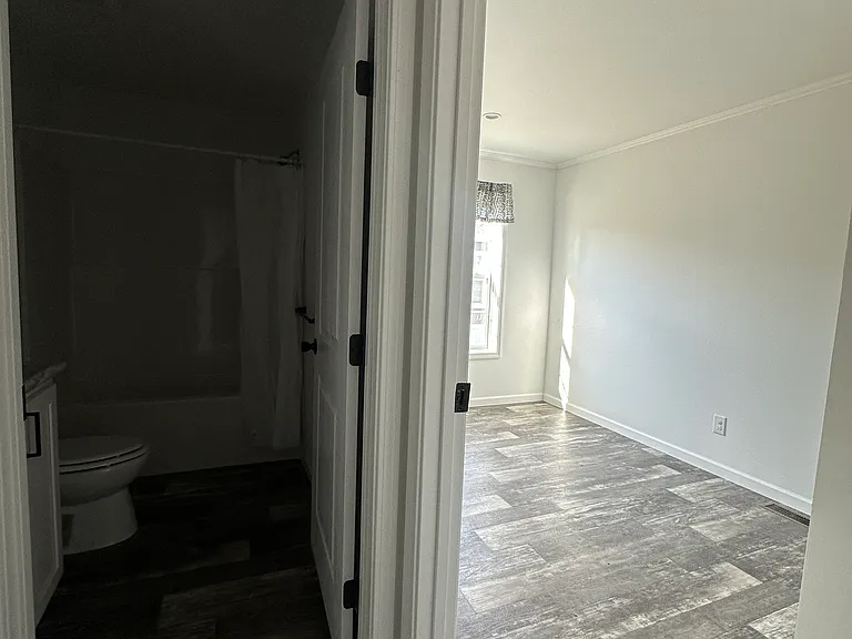 209 E 37th Pl — Photo 7