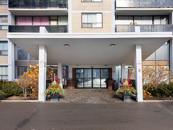 4th image of 30 Esterbrooke Ave #1479448