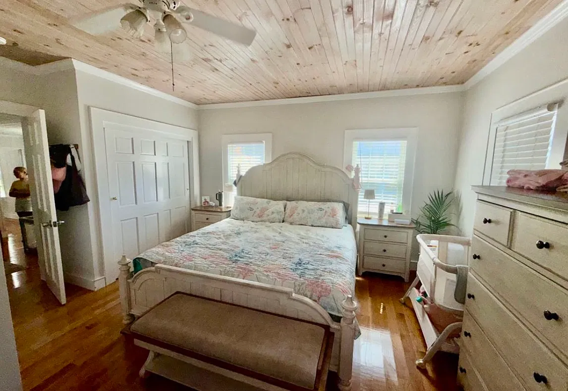 3 bed, 1294 sqft, $3,750 — Photo 3