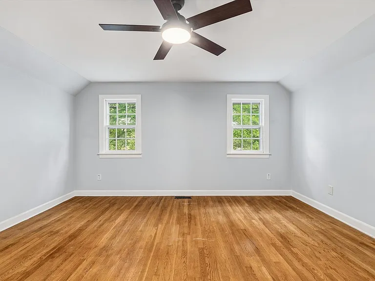 506 Shadow Ln — Photo 12