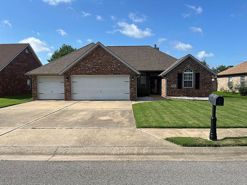 1st image of 3504 SE 8th St