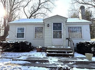 212 Farnum Pike, Smithfield, RI 02917