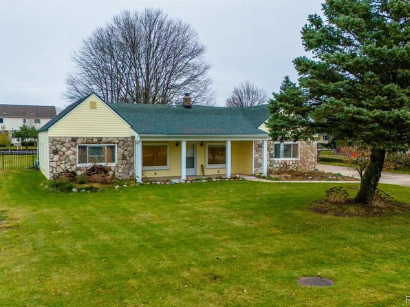 39468 E Archer Dr, Harrison Township, MI 48045