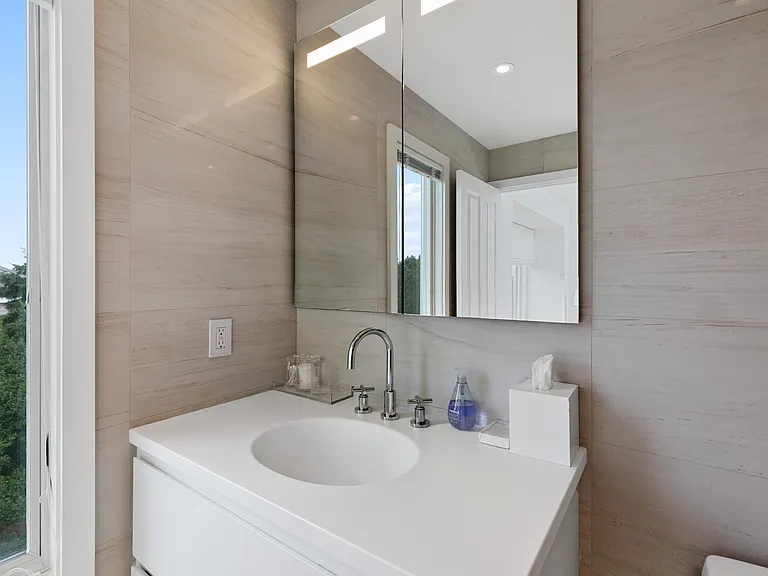 114 Dune Rd — Photo 31