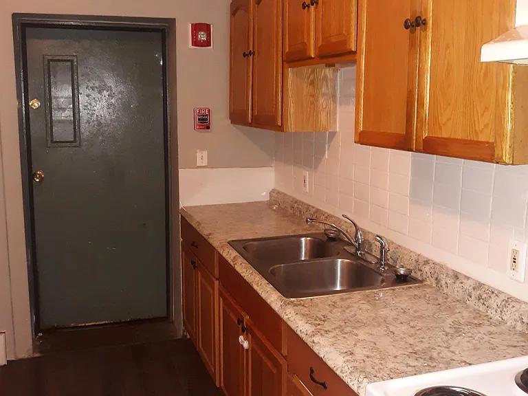 35 Washington St #3 — Photo 16
