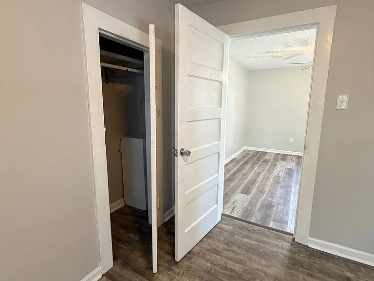 644 Gunn St — Photo 13