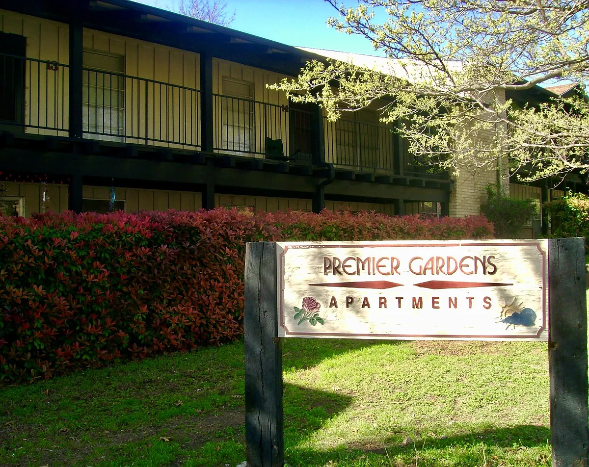Building Photo - Premier Gardens Apartments