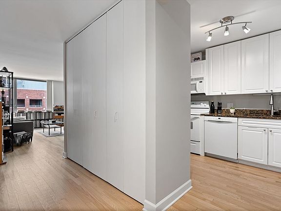 5th image of 440 N McClurg Ct