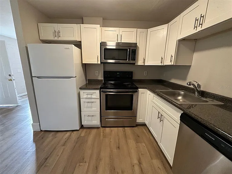 657 NE Waldo Rd — Photo 14