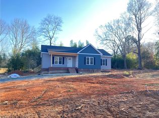 883 Skycrest Country Rd, Asheboro, NC 27205