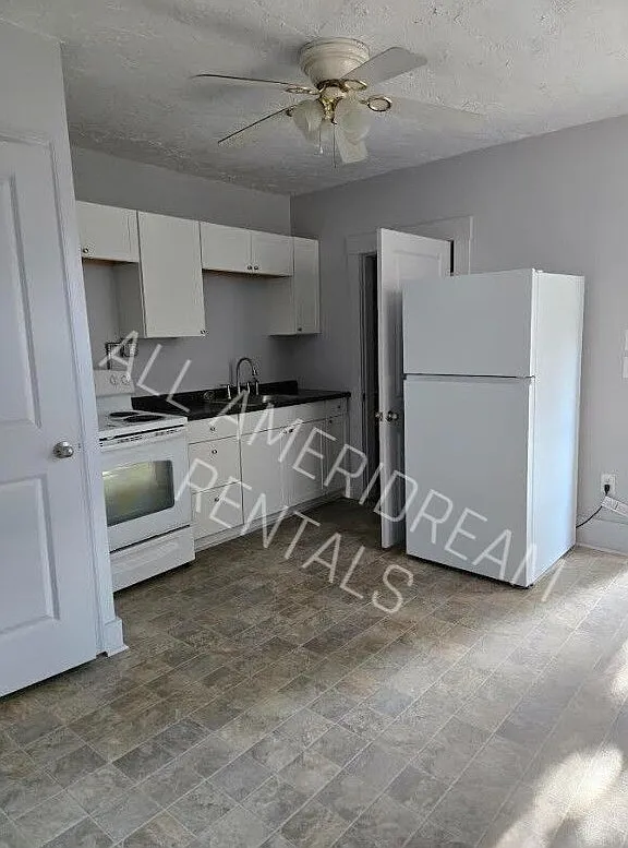 Photo 2 of 11 - 203 Baltimore St #1 - Hanover, PA Building Photo - 203 Baltimore St #1