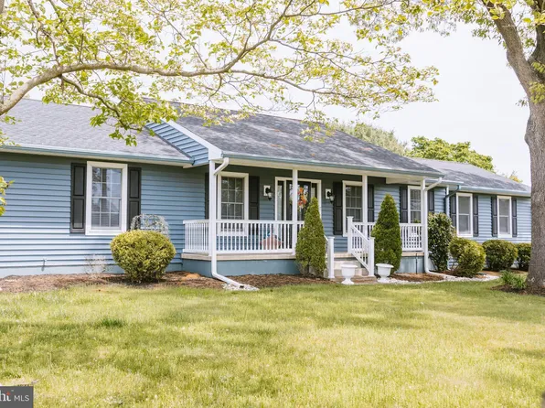 587 N 3rd St, Hammonton, NJ 08037