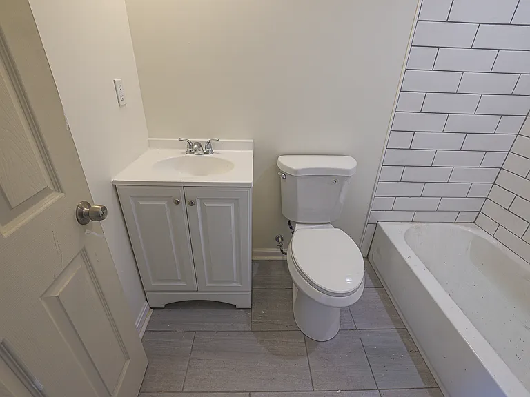 2729 E Monument St — Photo 19
