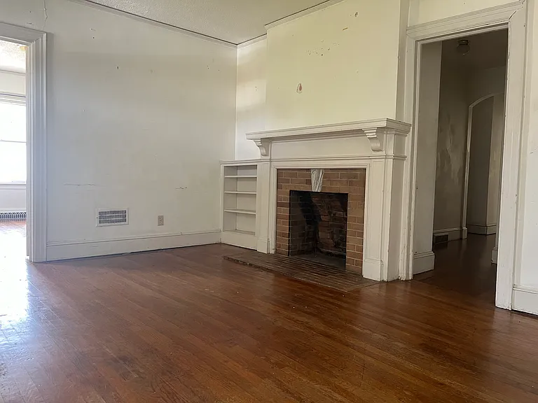 505 W Smith St #B — Photo 6