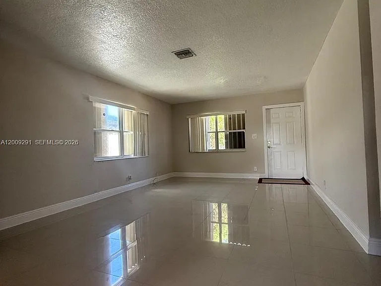 525 NW 15th Ter — Photo 16