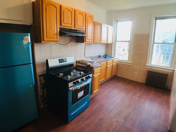 5th image of 230 Suydam St APT 3R