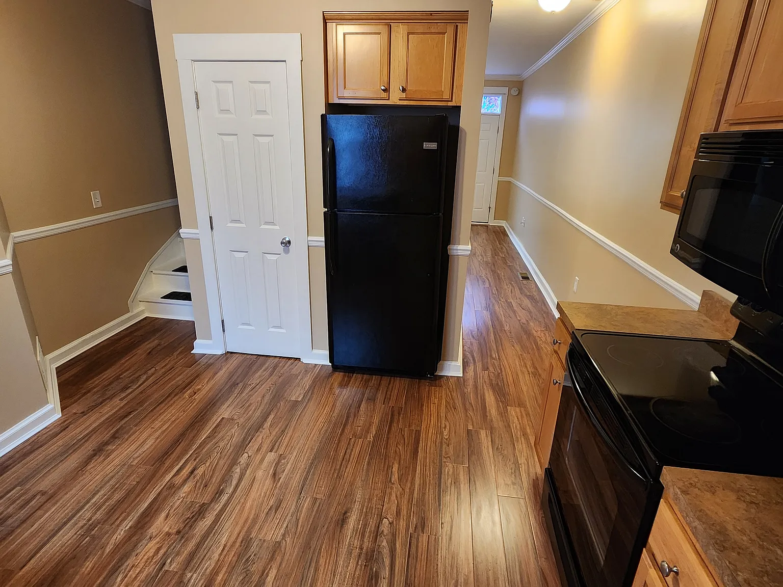 3 bed, 1075 sqft, $1,900 — Photo 4