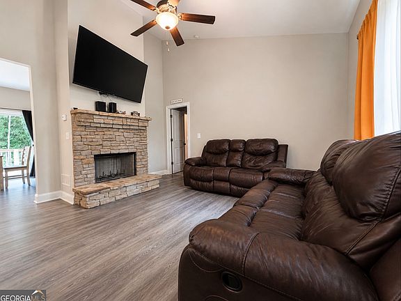3rd image of 103 Woodside Ct