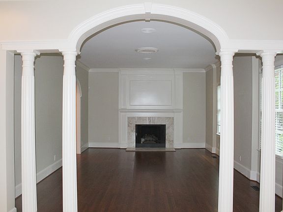 Living Room w/gas log FP